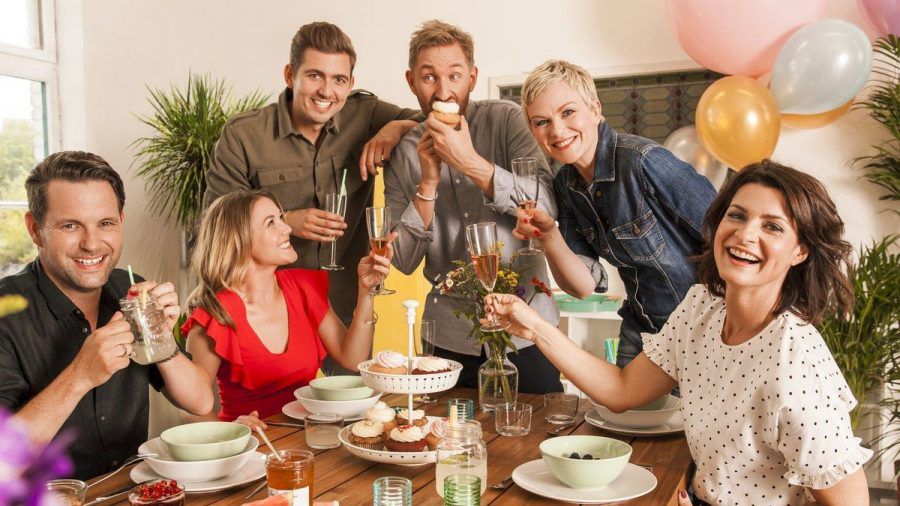 Das Moderationsteam des "Sat.1-Frühstücksfernsehens". (eee/spot)