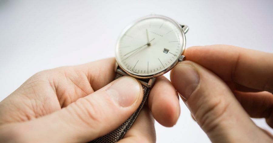 Läuft sie noch? Viele legen ihre Armbanduhr nur selten an - und lassen sie sonst im Schrank liegen.