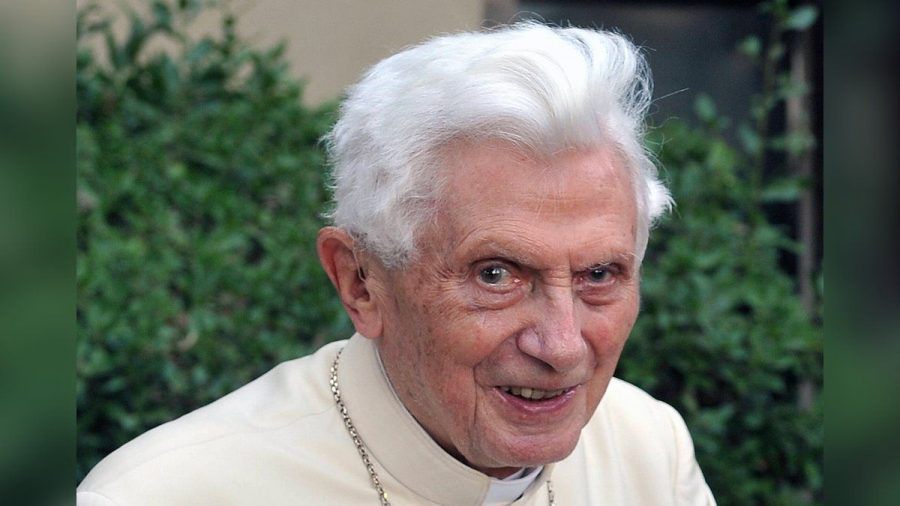 Wünscht sich in einem Schreiben ein baldiges Jenseits: Der emeritierte Papst Benedikt XVI. (dr/spot)