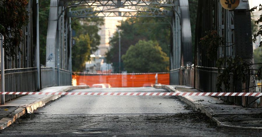 Die Brücke Ponte dell'Industria ist nach einem Brand schwer beschädigt.