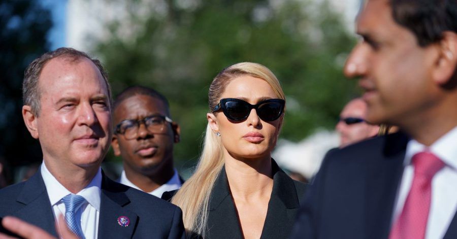 Paris Hilton unterstützt die Gesetzgebung zur Einführung eines Gesetzes über die Rechte von Kindern, die in Heimen untergebracht sind.