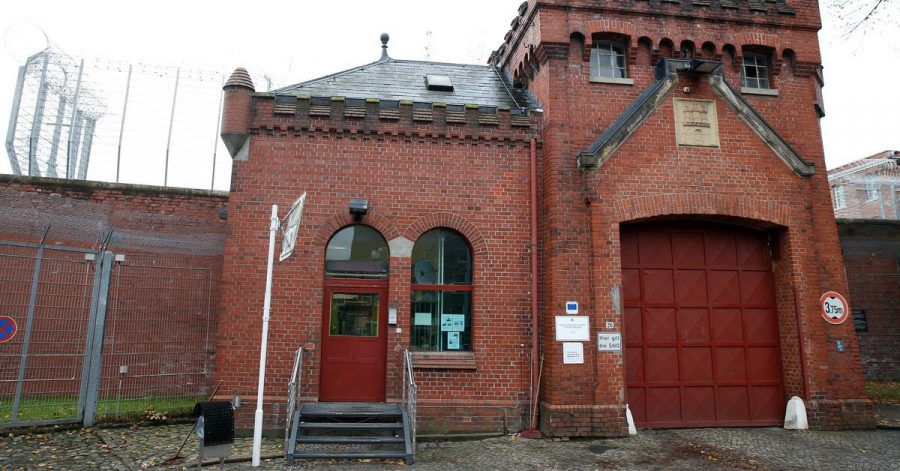 Das Hauptportal der Justizvollzugsanstalt Fuhlsbüttel.