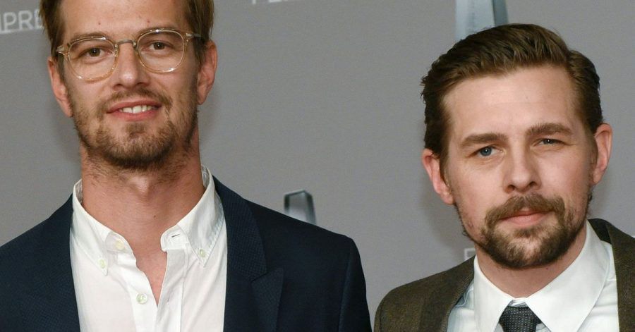 Joko Winterscheidt (l) und Klaas Heufer-Umlauf bei der Verleihung des Deutschen Fernsehpreises 2017.