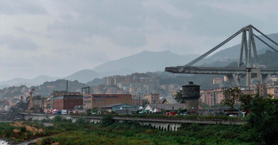 Ein Blick auf die eingestürzte Morandi Autobahnbrücke in Genua. 43 Menschen kamen bei dem Unglück am 14. August 2018 ums Leben.