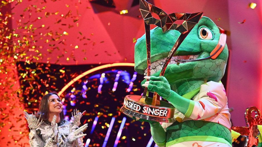 Sasha hat als Dino die Nachfolge von Sarah Engels (li.) übernommen. (jom/spot)