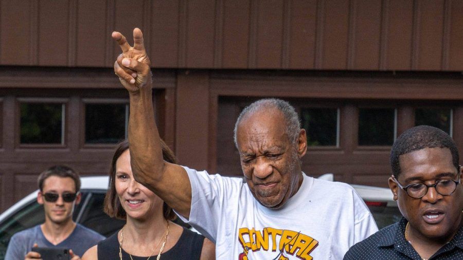 Bill Cosby unmittelbar nach seiner Freilassung im Juni 2021. (dr/spot)