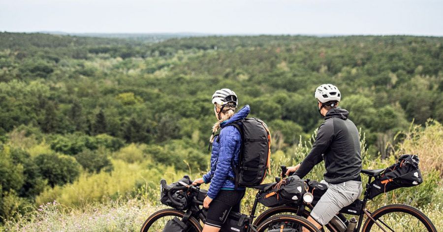 Bikepacking führt oft mitten in die Natur - dort sollten sich Radfahrer aber auch zu verhalten und benehmen wissen.
