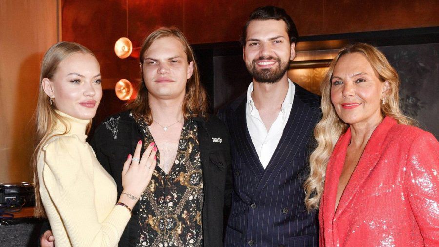 Cheyenne, Wilson Gonzalez, Jimi Blue und Natascha Ochsenknecht (v.l.) bei einer Veranstaltung in Berlin. (eee/spot)