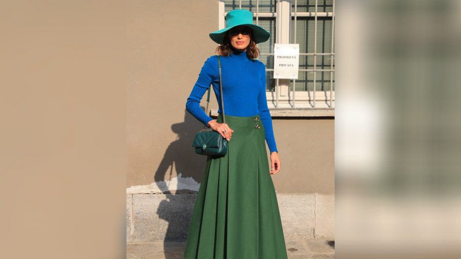 Das Model Nieves Alvarez zeigt, wie ein ruhiger Colour-Blocking-Look funktioniert. (kms/spot)