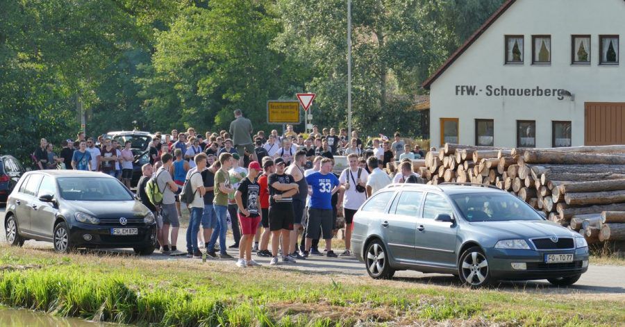 Teilnehmer einer Hass-Demo gegen den Youtuber «Drachenlord». (Archivbild)
