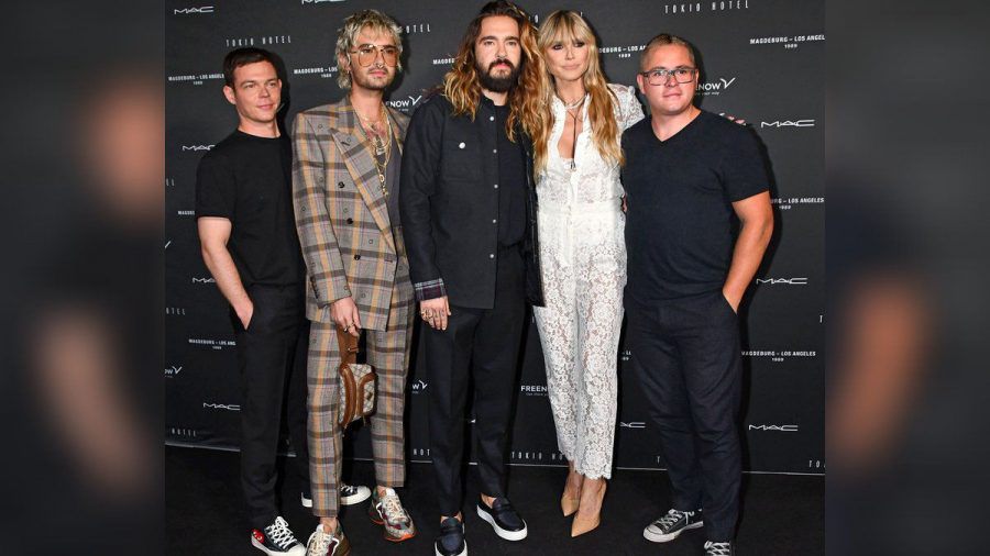 Heidi Klum mit (v.li.) Georg Listing, Bill und Tom Kaulitz sowie Gustav Schäfer auf der Release-Party der neuen Tokio-Hotel-Single. (tae/spot)