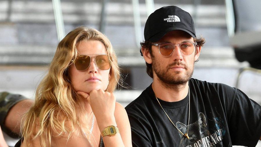 Toni Garrn und Alex Pettyfer sind seit einem Jahr verheiratet. (ili/spot)