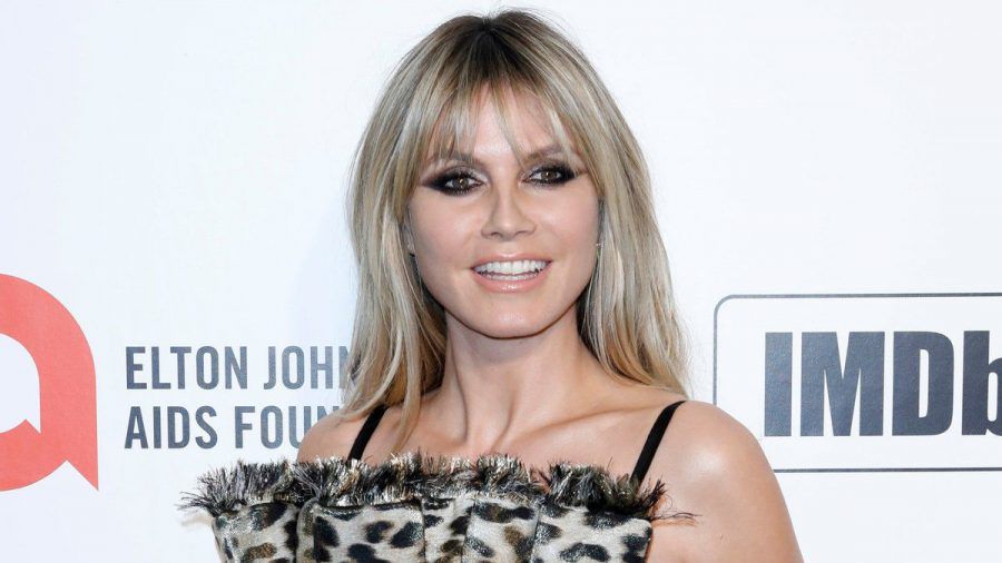 Heidi Klum verwandelt sich in eine Zombie-Gestalt. (jom/spot)