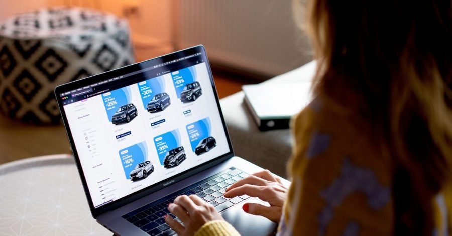 Infoquelle mit Sparpotenzial: Autokäufer können von Online-Rabatten profitieren.