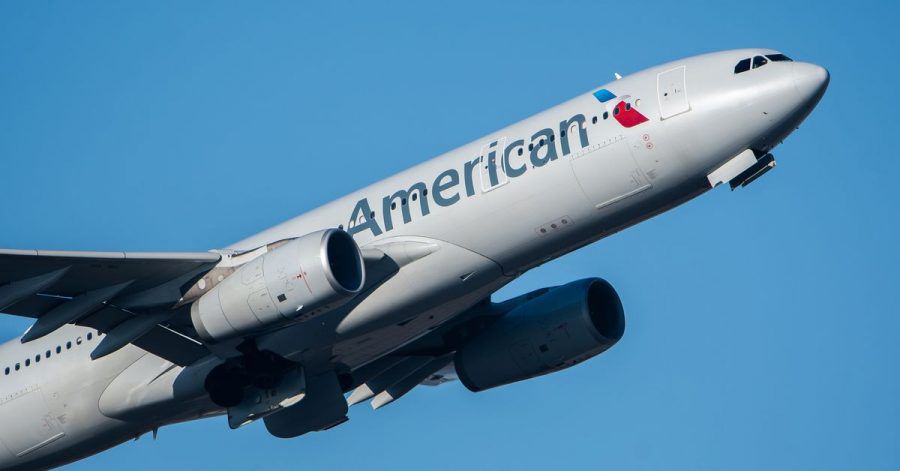 Ein Passagier soll auf einem US-Linienflug eine American Airlines-Stewardess geschlagen haben.