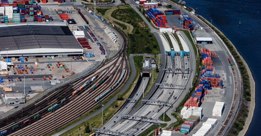 Die Südeinfahrt der A7 in den Elbtunnel.