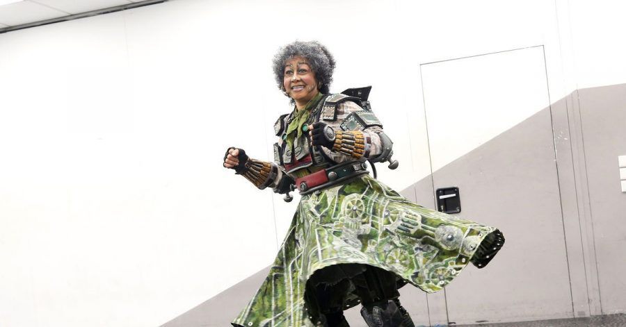 Schauspielerin Reva Rice bereitet sich für ihre Rolle als «Mama Lokomotive» vor. Nach 18 Monaten Pandemie-Pause fiebern die Macher des «Starlight Express» in Bochum der Wiederaufnahme entgegen.