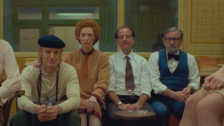 Stars in Pastellfarben: Ein typisches Standbild aus einem Wes-Anderson-Film. (stk/spot)