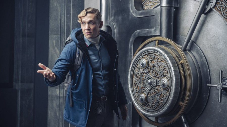 Filmkritik „Army Of Thieves“: Schweighöfer als tollpatschiger Safeknacker