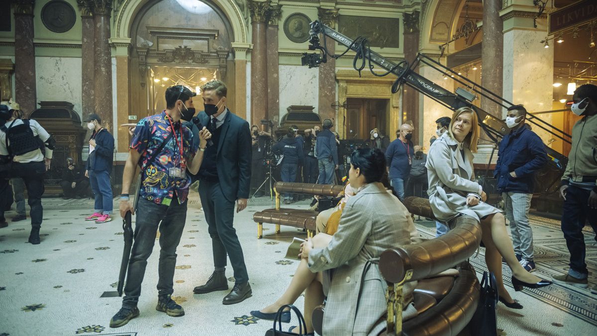 Filmkritik „Army Of Thieves“: Schweighöfer als tollpatschiger Safeknacker