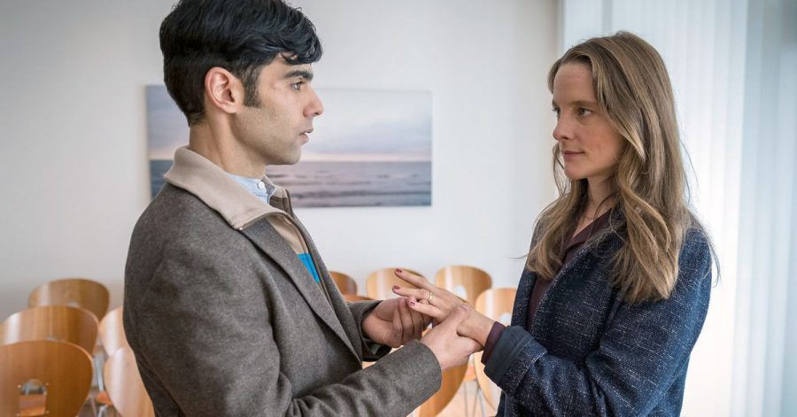Baran (Ogulcan Arman Uslu) und Marion (Anne Ratte-Polle) in einer Szene des Films «Es gilt das gesprochene Wort".