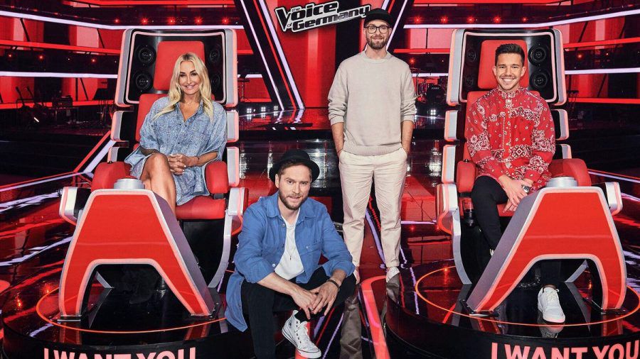 Johannes Oerdung (2.v.l.) sieht Sarah Connor (l.) als größte Konkurrenz bei den "TVOG"-Coaches. (jom/spot)