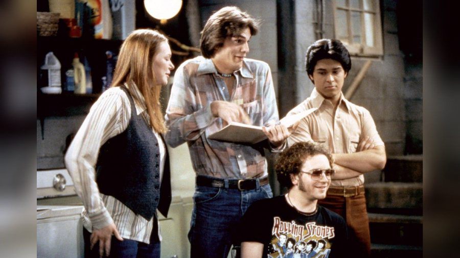 Wurden mit "Die wilden Siebziger" zu Stars (v.l.n.r.): Laura Prepon, Ashton Kutcher, Danny Masterson und Wilmer Valderrama. (wag/spot)