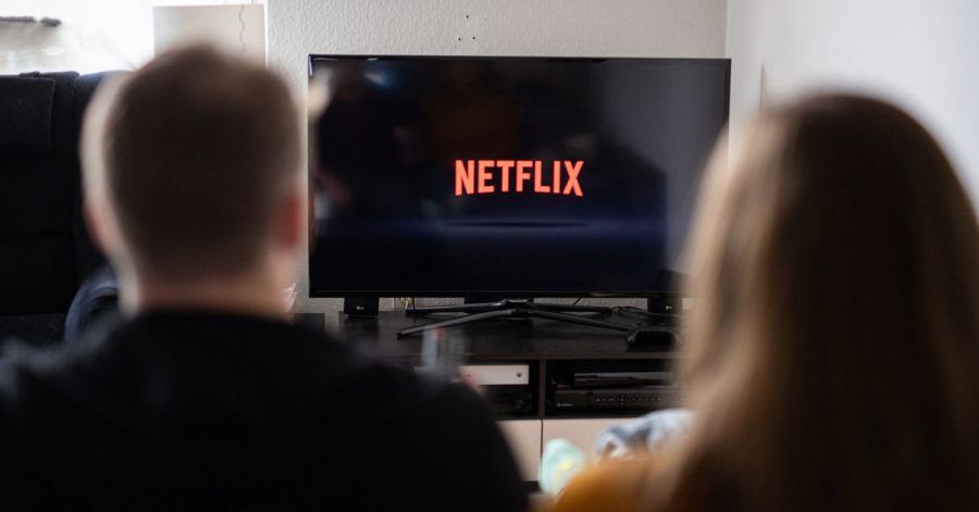 Immer mehr Haushalte in Deutschland schauen Fernsehen über das Internet.