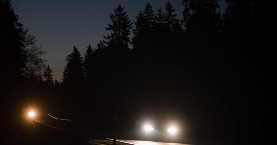 Zappenduster: Damit Autofahrer in der dunklen Jahreszeit sicher ankommen, sollten sie die Lichtanlage regelmäßig checken lassen.
