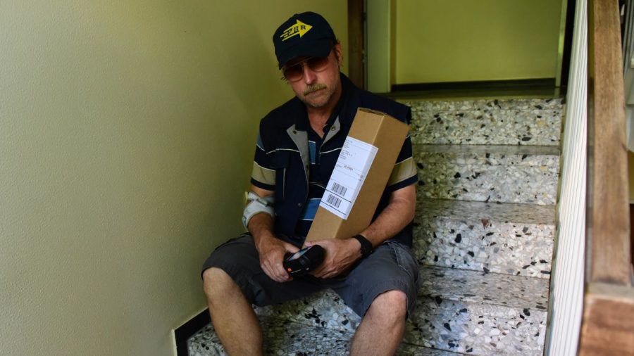 "Geliefert": Bjarne Mädel und der harte Job als Paketbote