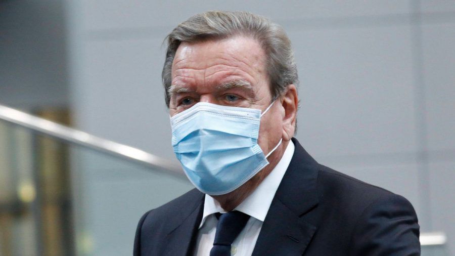 Altkanzler Gerhard Schröder hat inzwischen seine Booster-Impfung erhalten. (wue/spot)