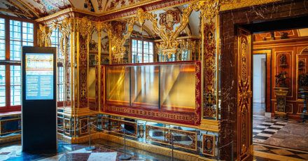 Die ausgeraubte Vitrine im Juwelenzimmer des Historischen Grünen Gewölbes im Residenzschloss in Dresden im Mai vergangenen Jahres.