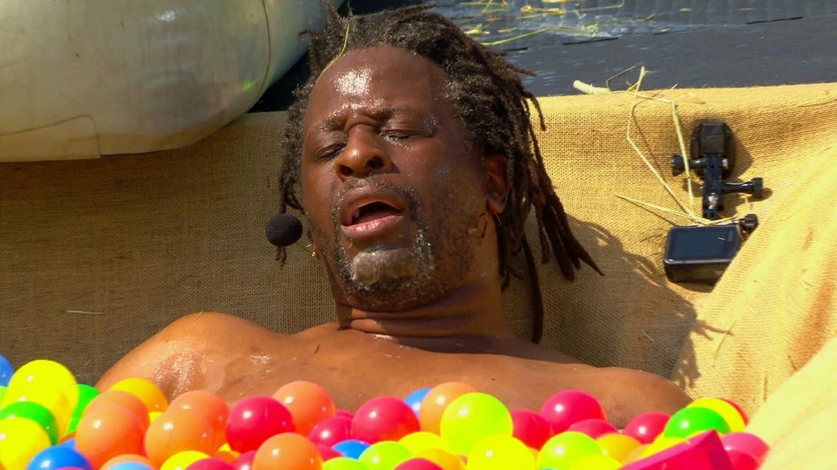 Mola im Sommerhaus: Adelina muss sich waschen, bevor sie ins Bett geht