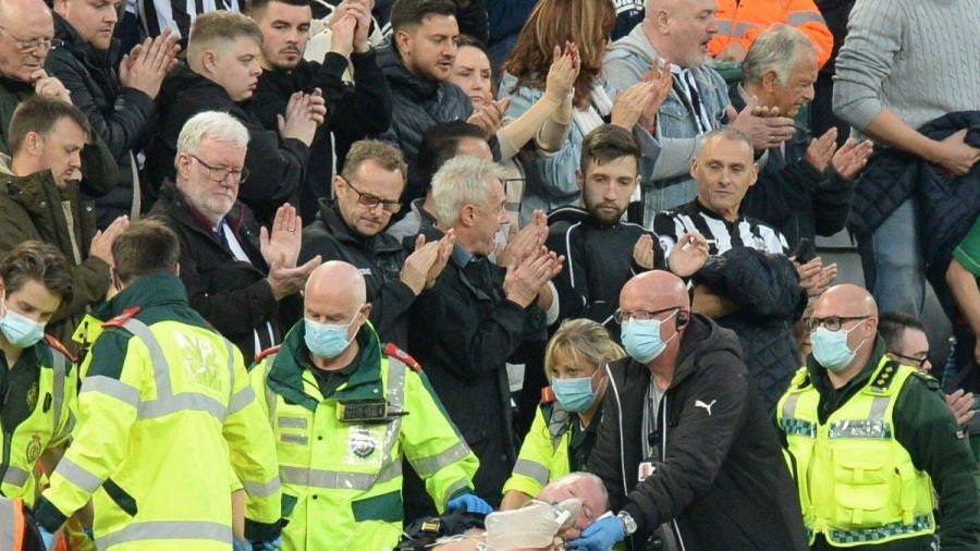 Lebensretter! Zehntausende englische Fußballfans feiern Arzt aus Newcastle