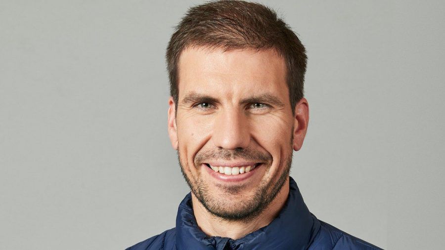 Biathlon-TV-Experte Arnd Peiffer freut sich, "ganz nah dran sein" zu dürfen. (jom/spot)