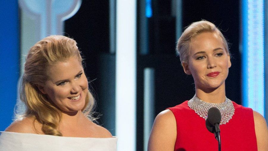 Amy Schumer (l.) und Jennifer Lawrence gelten seit vielen Jahren als gute Freundinnen. (dr/spot)