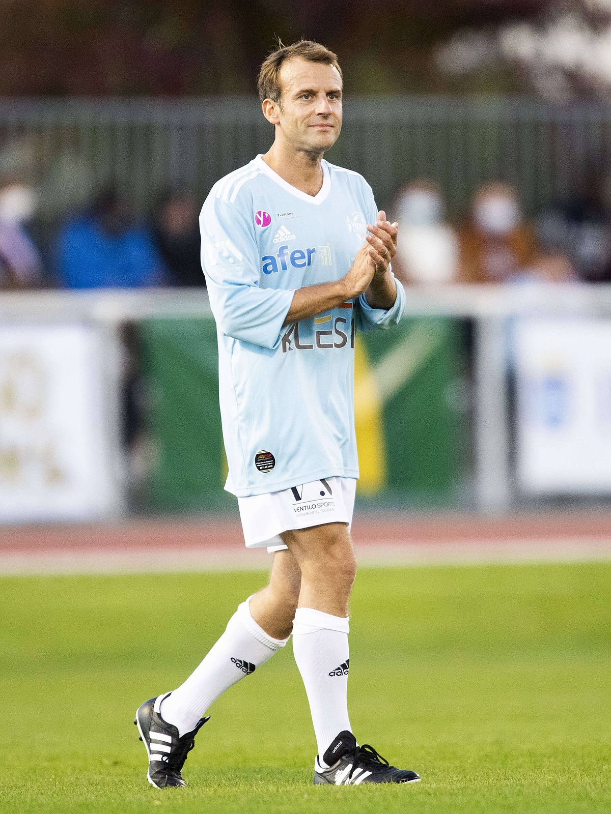 Emmanuel Macron auf dem Fußballplatz: Das haben wir noch nie gesehen!
