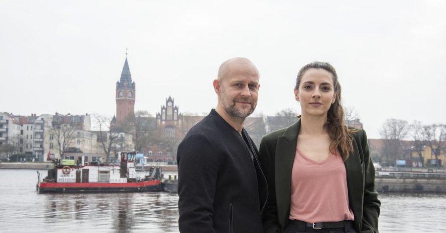 Robert Heffler (Jürgen Vogel) und die junge Kriminalhauptkommissarin Kay Freund (Seyneb Saleh).
