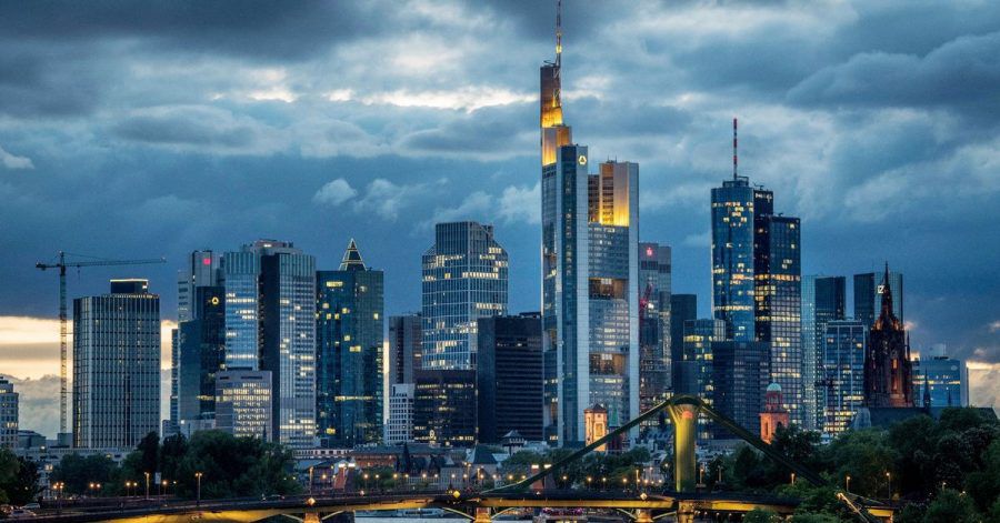 Höher geht immer: Banken sichern die Einlagen ihrer Kunden häufig großzügiger ab als vorgeschrieben.
