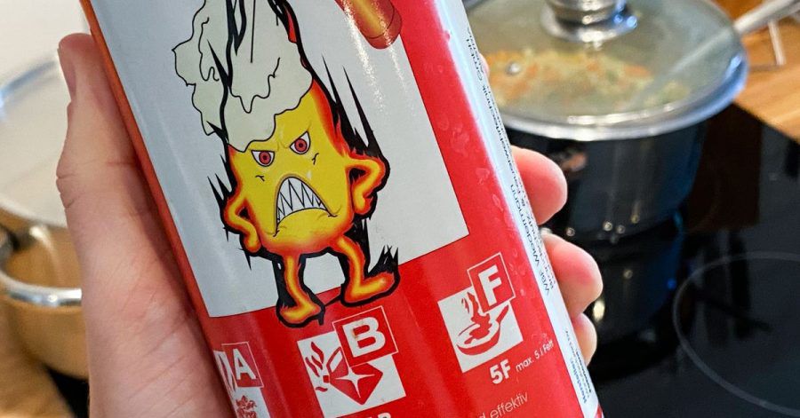 Die aufgedruckten Brandklassen - hier A, B und F - geben an, zum Löschen welcher Brandherde sich ein Feuerlöscher eignet.