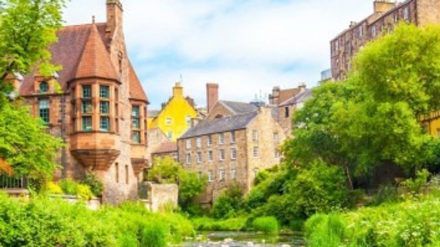 Lebensretter! Zehntausende englische Fußballfans feiern Arzt aus Newcastle