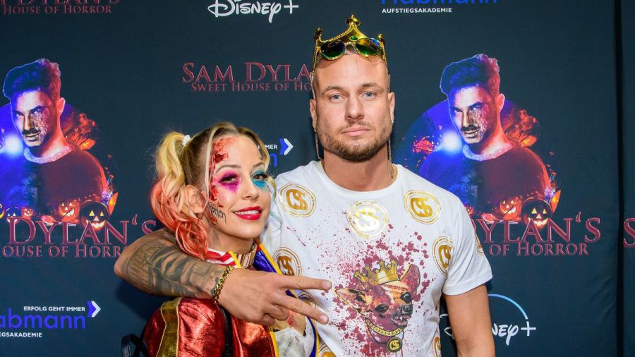 Alkohol, wilde Küsse und Drama: Sam Dylan gibt große Halloween Party