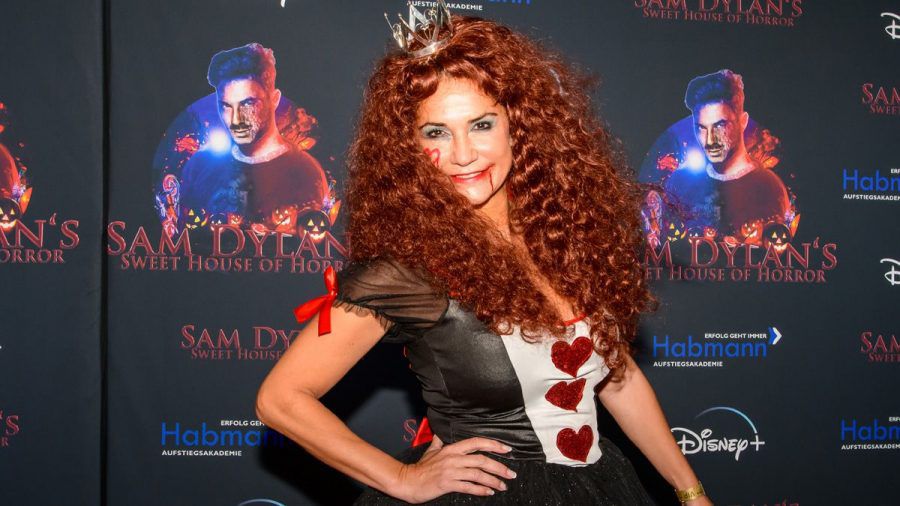 Alkohol, wilde Küsse und Drama: Sam Dylan gibt große Halloween Party