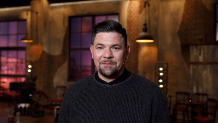 Tim Mälzer teilt gerne aus, auch gegen Steffen Henssler