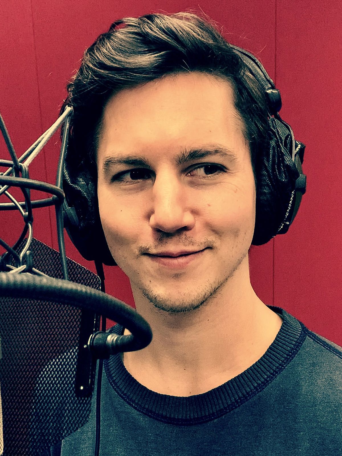 Wilde queere Familienkomödie mit Tim Oliver Schultz