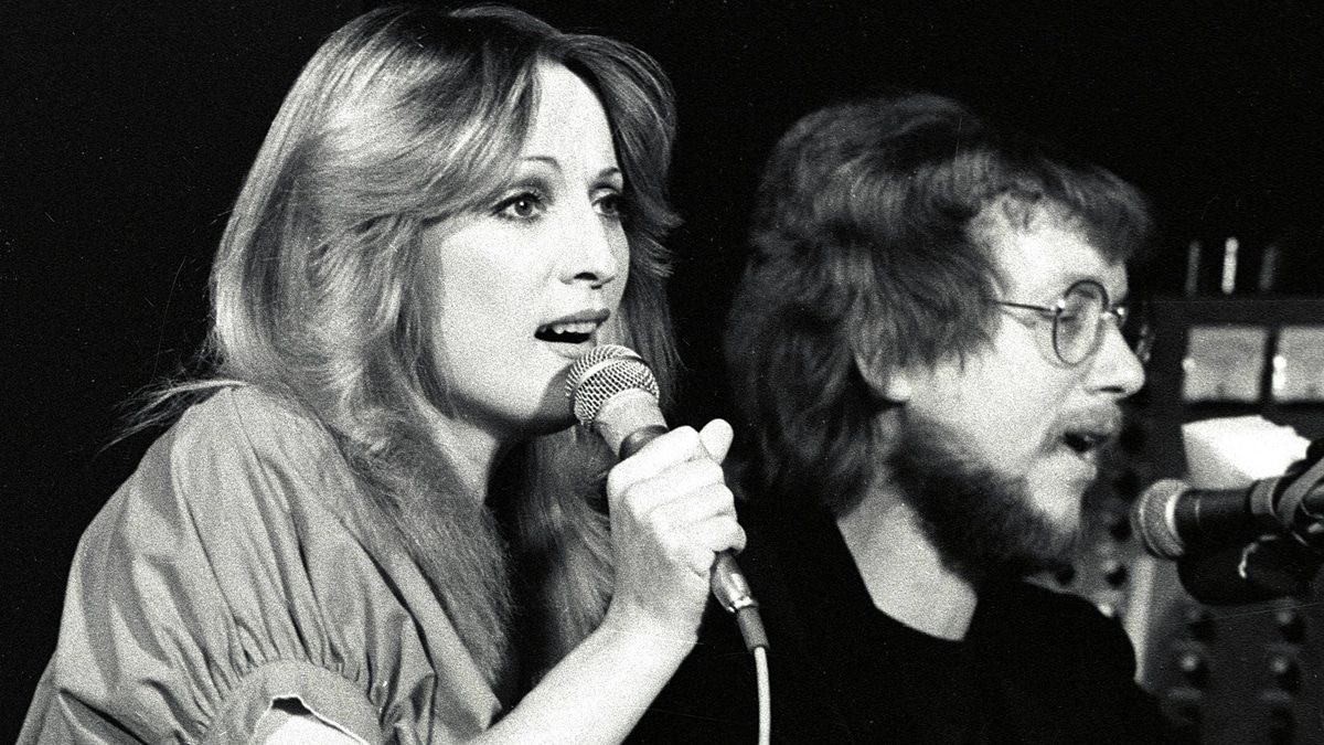 Veronika Fischer bei Studioaufnahmen mit ihrem Keyboarder Franz Bartzsch