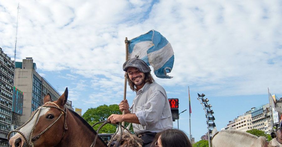Marcos Villamil mit seinen drei Pferden: Rund 8600 Kilometer hat der 29-Jährige auf seiner Reise durch Argentinien zurückgelegt. Nach 14 Monaten im Sattel kehrt er nun nach Buenos Aires zurück.