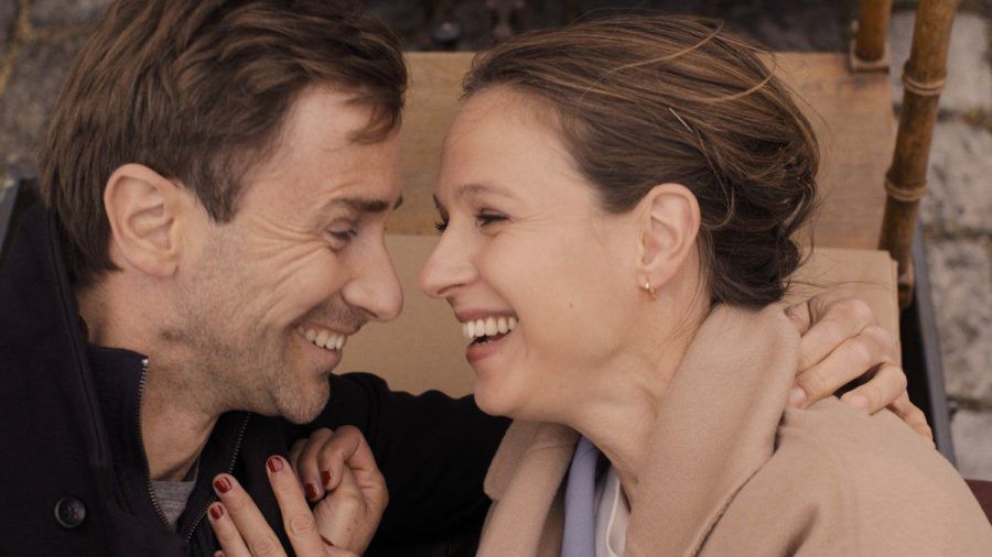"Der Beischläfer": Richterin Dr. Julia Kellerman (Lisa Bitter) und Schöffe Charlie Menzinger (Markus Stoll) sind auch in Staffel zwei dabei. (ili/spot)