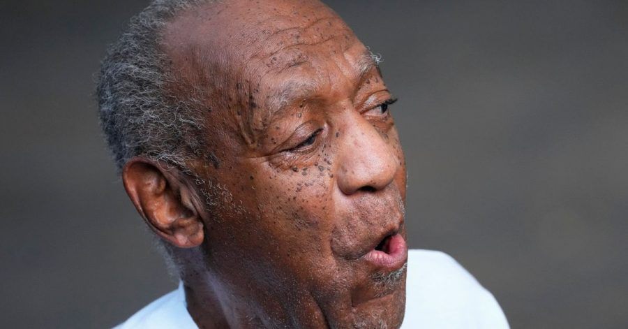 Bill Cosby vor seinem Haus in Elkins Park. Rund ein halbes Jahr nach der überraschenden Freilassung des 84-jährigen US-Schauspielers will die zuständige Staatsanwaltschaft die Entscheidung anfechten.