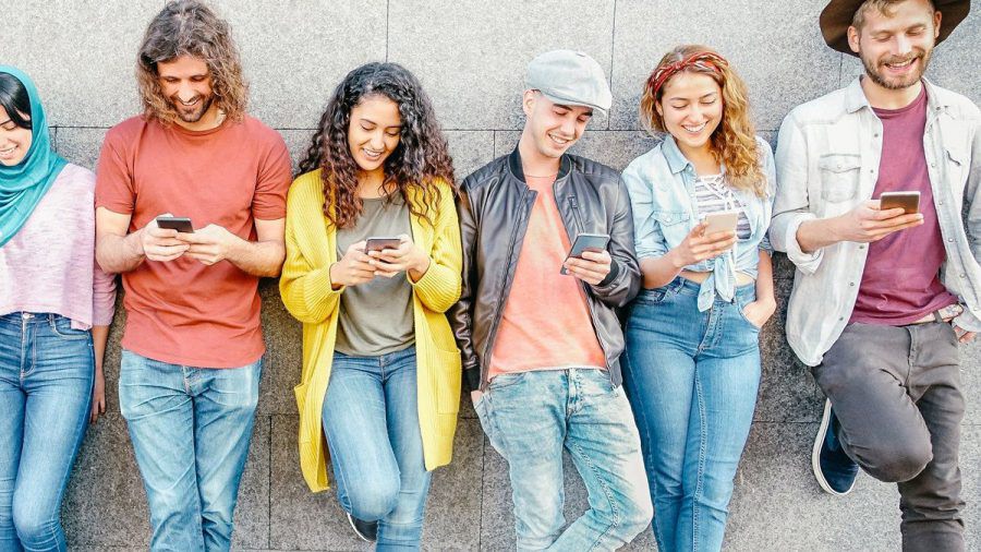 Immer online und auf der Suche nach Antworten für die Zukunft: Wie sich Generation Z in der modernen Welt zurechtfindet. (elm/spot)